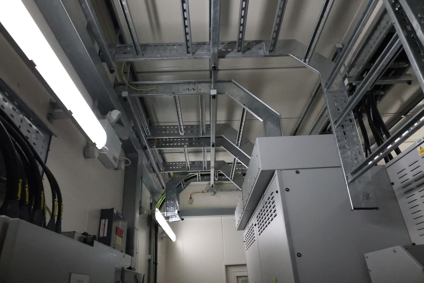 Cable ladder and tray containment