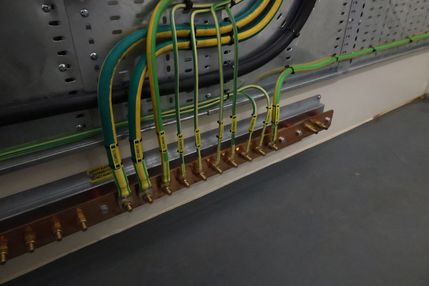 Main earthing bar